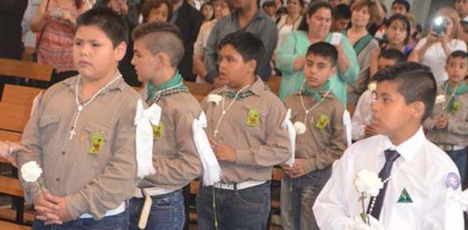 Primera Comunión de niños del Batallón 8