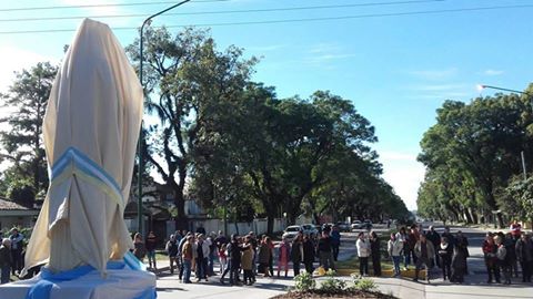 Volvió a su lugar la Virgen María Auxiliadora